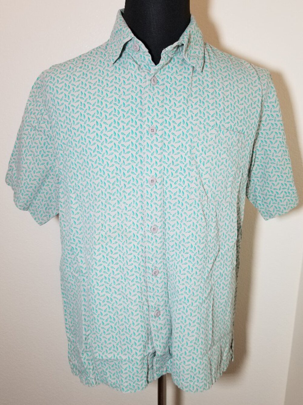 Vintage Silk Circa 1969 Mens 100% Silk Palm Leaves Button Up Short Sleeve Island
